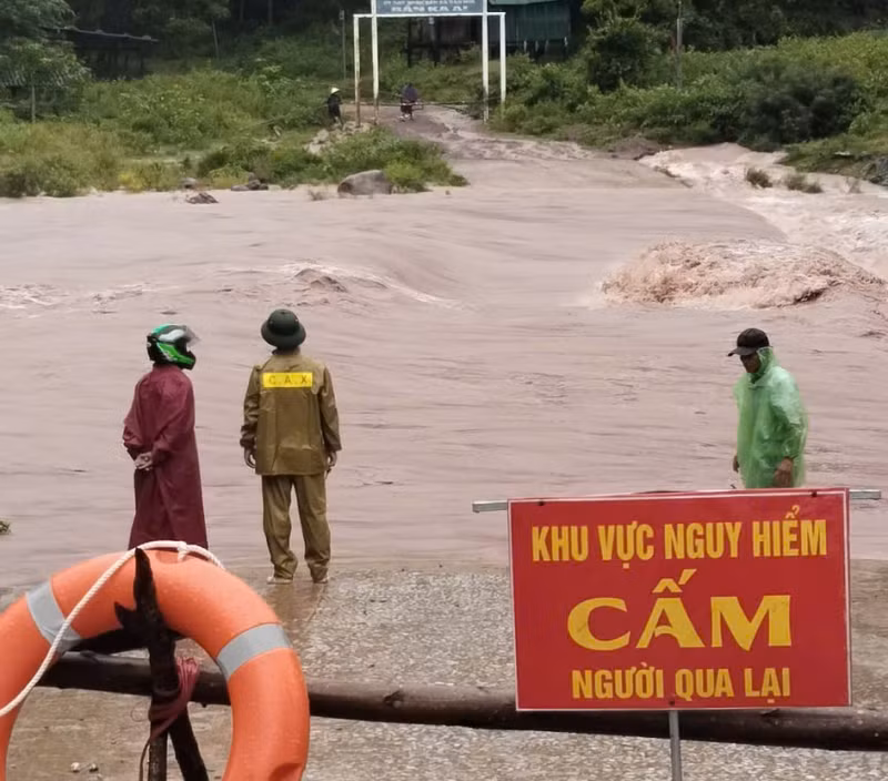 Đề nghị ban bố tình trạng khẩn cấp khu vực sạt lở núi ở Minh Hoá, Quảng Bình -0