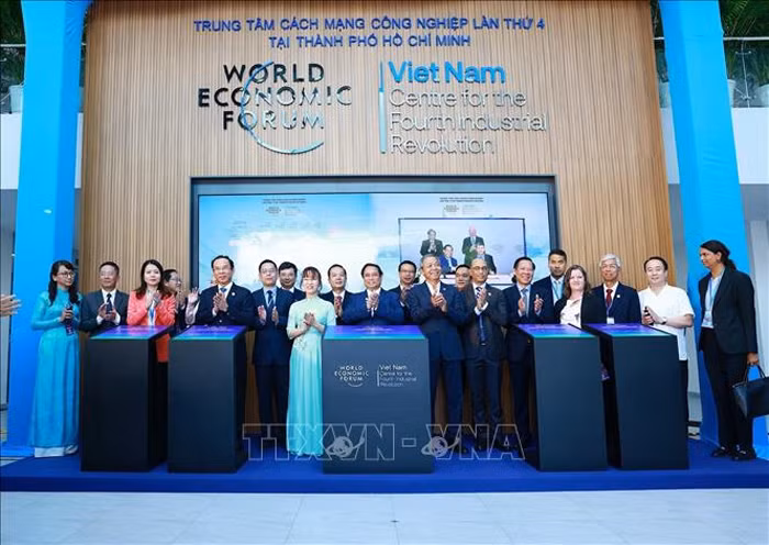 Thủ tướng: Trung tâm C4IR là thành quả hợp tác giữa Việt Nam và WEF -0