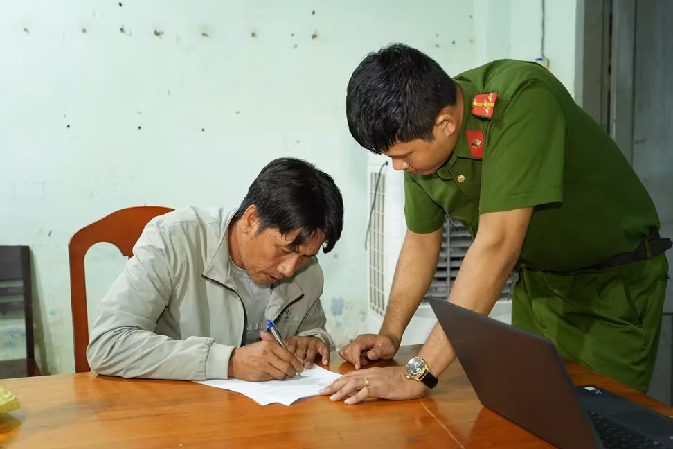 Tạm giữ đối tượng chống người thi hành công vụ