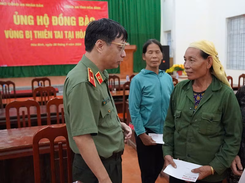 Chia sẻ yêu thương với bà con tỉnh Hoà Bình bị thiệt hại do mưa lũ -0
