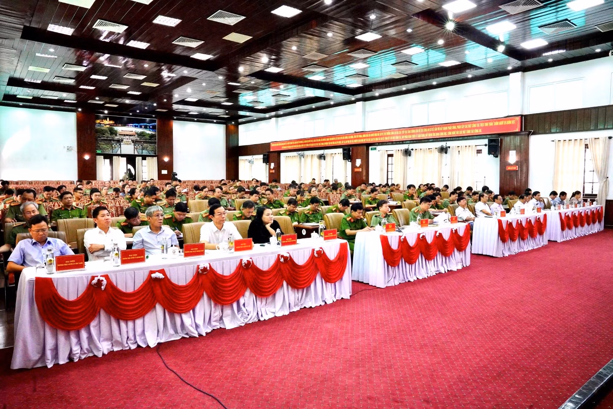 Công an Thừa Thiên Huế sơ kết 2 năm thực hiện Nghị quyết số 12 của Đảng ủy Công an Trung ương -0