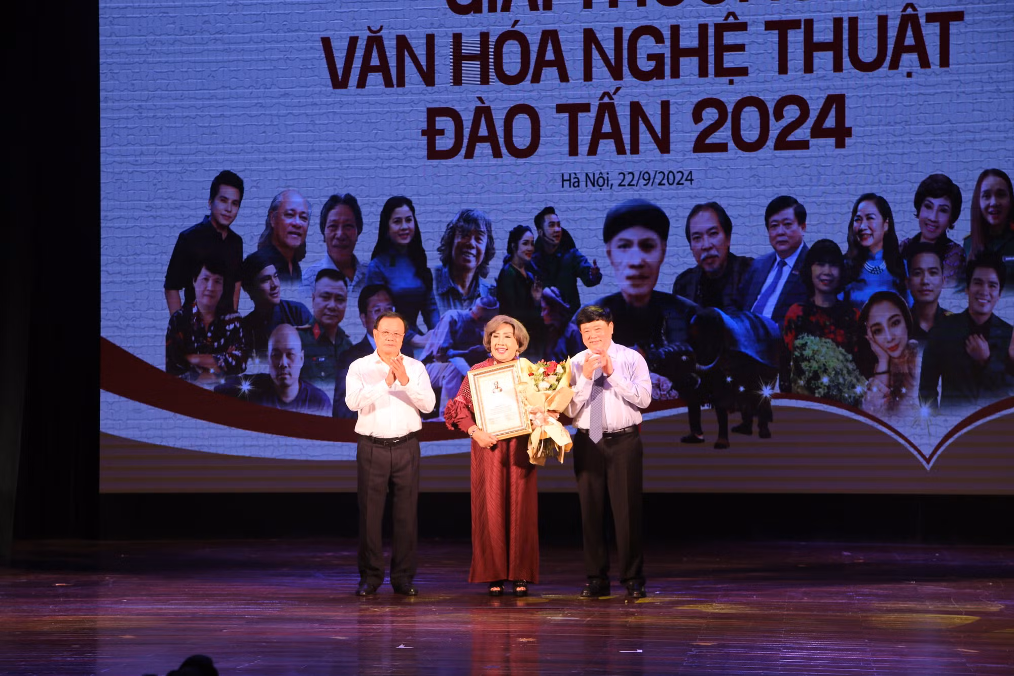 18 tập thể, cá nhân được trao Giải thưởng Đào Tấn 2024 -0