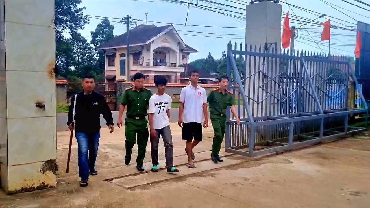Ghen tuông mù quáng, chú rủ cháu ruột chặn đường chém tình địch nguy kịch -0
