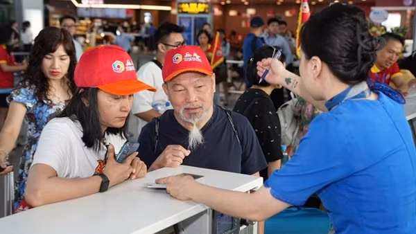 Kiểm soát chặt giá vé máy bay dịp cuối năm