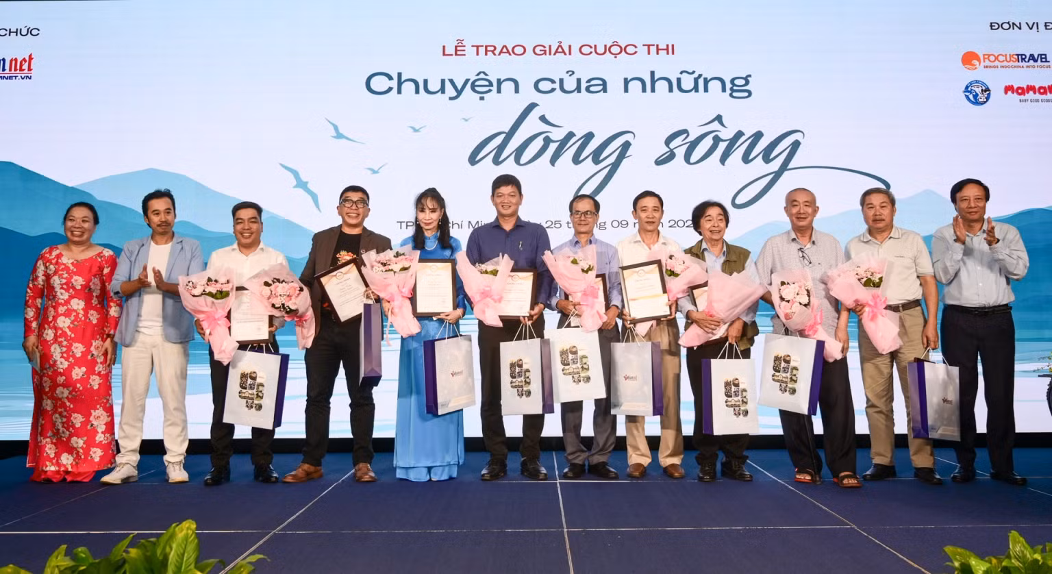 Trao giải cuộc thi viết “Chuyện của những dòng sông” -0