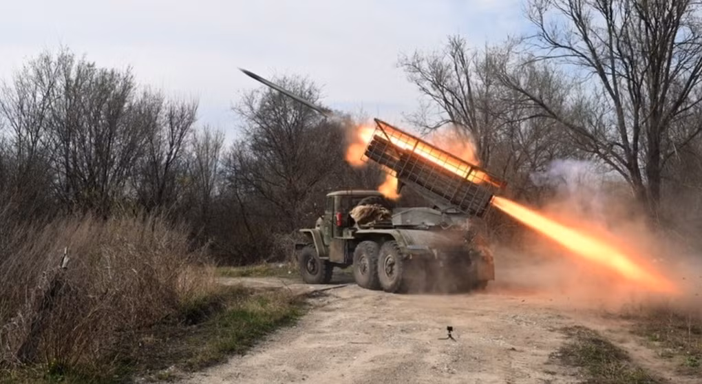 Nga và Ukraine đồng loạt tập kích kho vũ khí khủng của đối phương -0