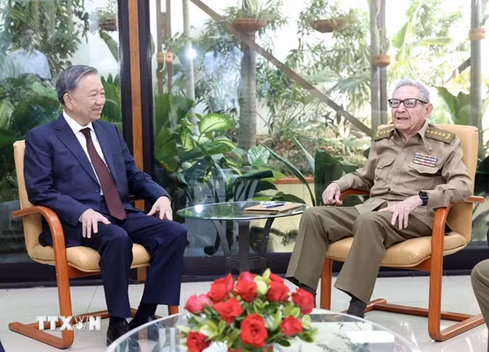 Tổng Bí thư, Chủ tịch nước Tô Lâm chào Lãnh tụ cách mạng, Đại tướng Raul Castro -0