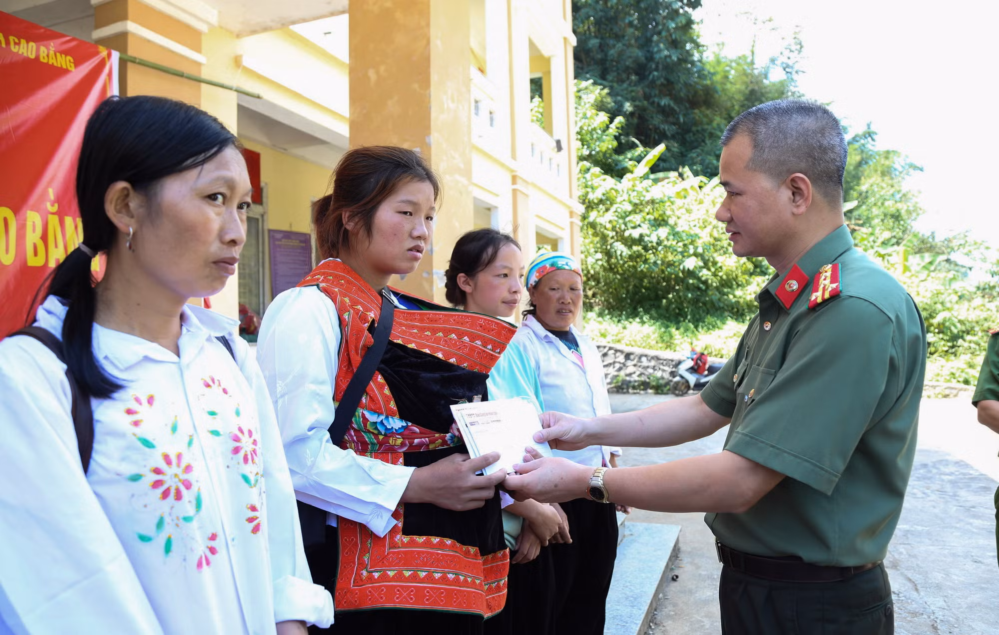 Báo CAND và nhà hảo tâm hỗ trợ người dân Cao Bằng sớm ổn định cuộc sống -0