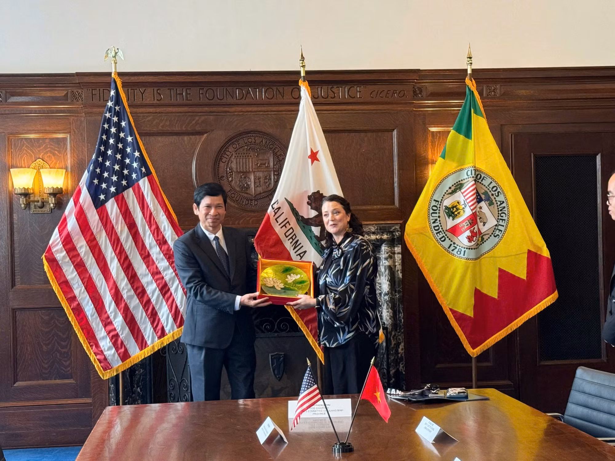 Kết nối phát triển du lịch, điện ảnh với thành phố Los Angeles -0