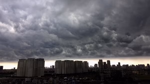Cảnh báo mưa lớn kèm giông, lốc ở Hà Nội