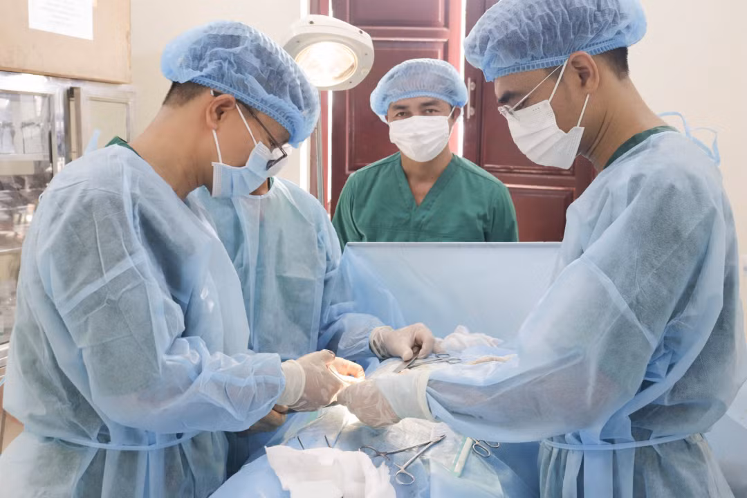 Bệnh xá đảo Phan Vinh phẫu thuật cấp cứu ngư dân viêm ruột thừa cấp -0