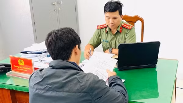 Phạt 10 triệu đồng 2 đối tượng đăng tải thông tin xúc phạm Công an