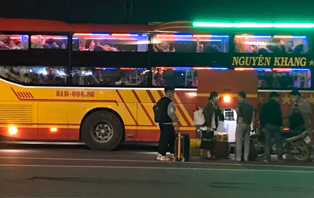 Quy trách nhiệm trong xử lý xe khách tràn lan ở nội đô -0
