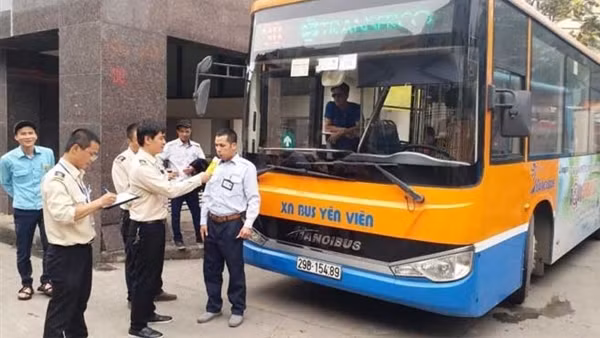 Công ty vận tải tự đo nồng độ cồn cho tài xế trước và sau khi lái xe