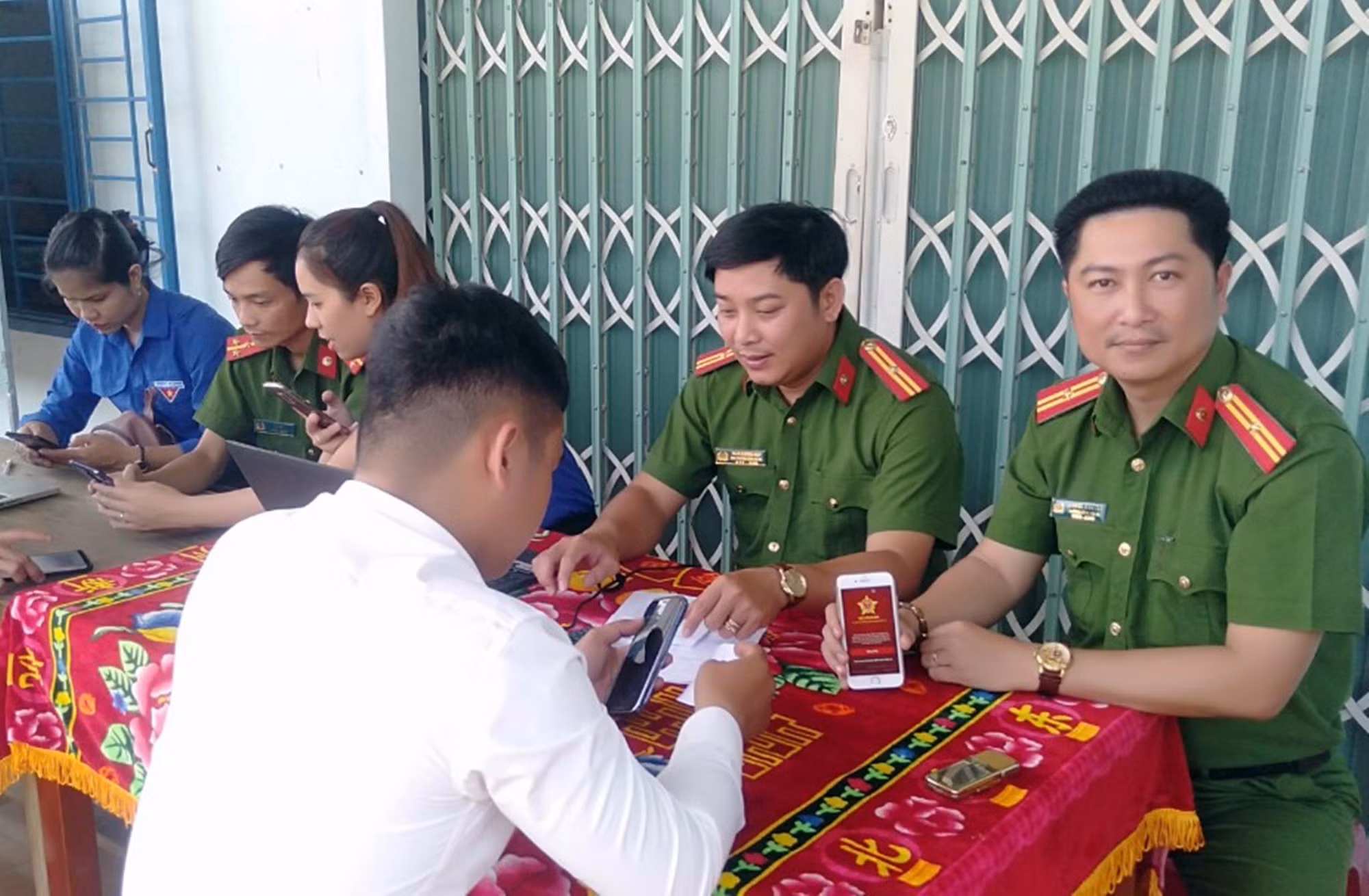 Gấp rút hoàn thành cấp căn cước và tài khoản định danh điện tử -0