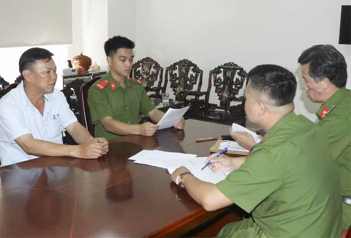 Đối tượng trốn truy nã hơn 30 năm ra đầu thú -0