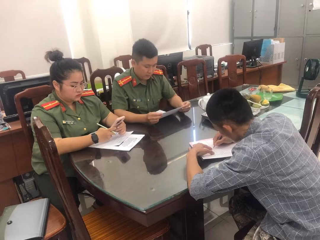 Xử phạt đối tượng xúc phạm uy tín của CSGT trên facebook -0