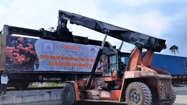 Đường sắt vận chuyển thử nghiệm thành công lô vải thiều tươi xuất khẩu