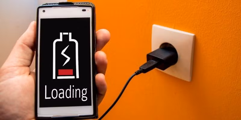 Sạc pin điện thoại bé trai 7 tuổi bị điện giật tử vong -0