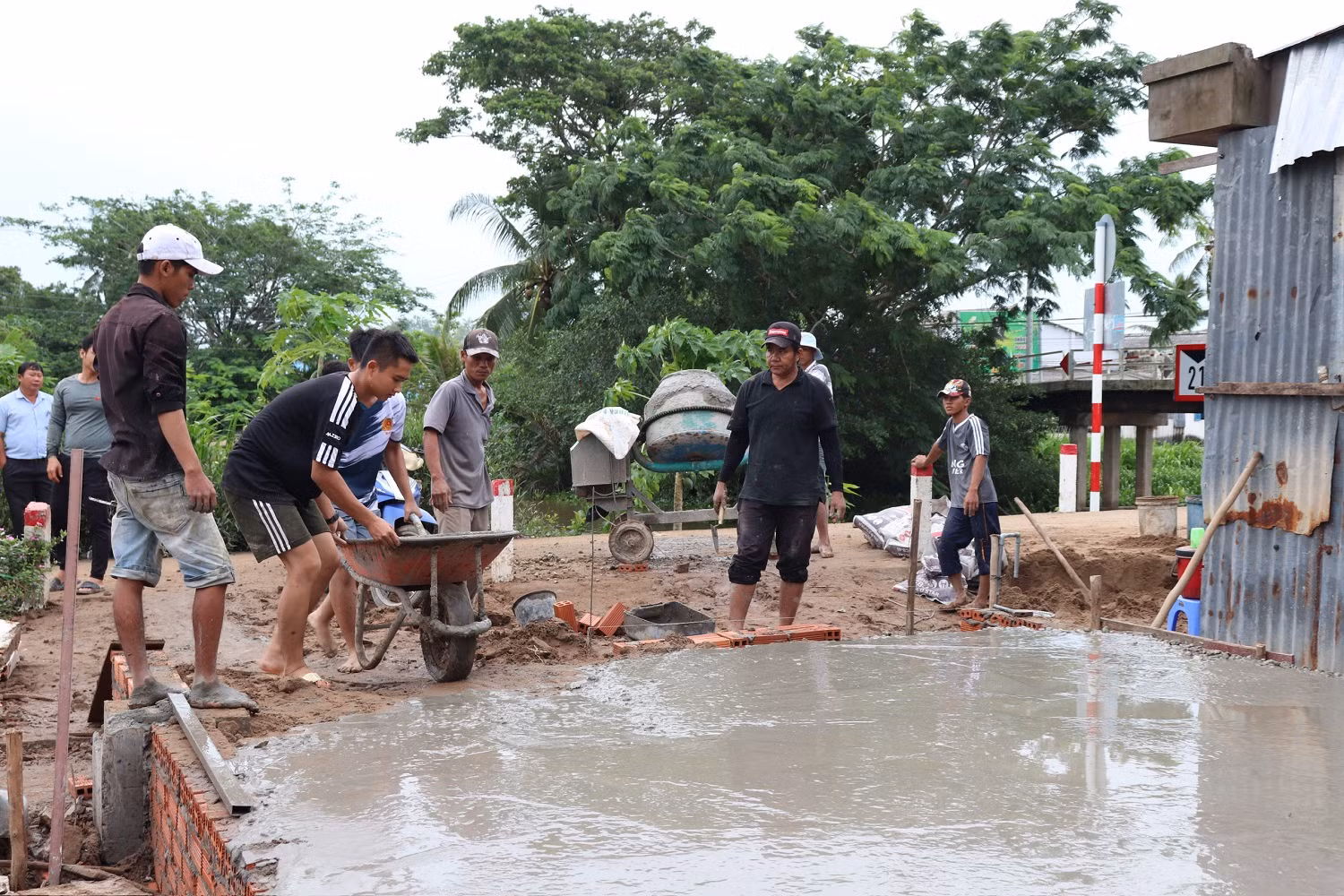 Bộ Công an hỗ trợ xây dựng mới 1.200 căn nhà cho người nghèo ở Sóc Trăng -0