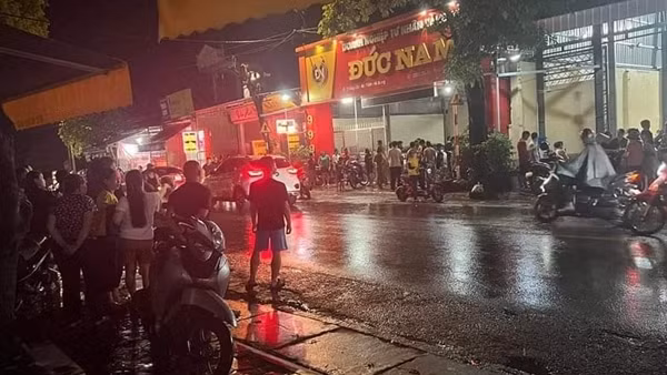 Truy lùng hai tên cướp nổ súng bắn trọng thương con trai chủ tiệm vàng ở Hải Dương