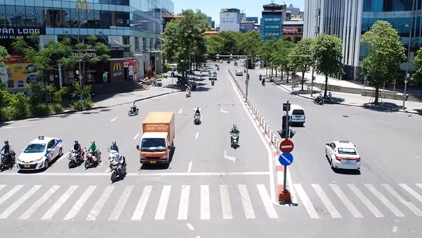 Nắng nóng hầm hập khắp Bắc và Trung Bộ
