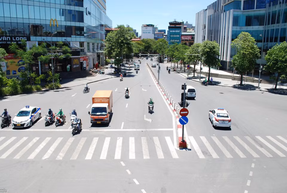 Hà Nội nắng nóng, trời oi bức -0