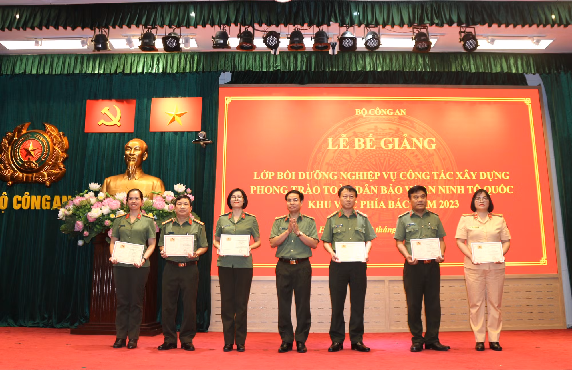 Bế giảng lớp bồi dưỡng nghiệp vụ công tác xây dựng phong trào toàn dân bảo vệ ANTQ khu vực phía Bắc -0