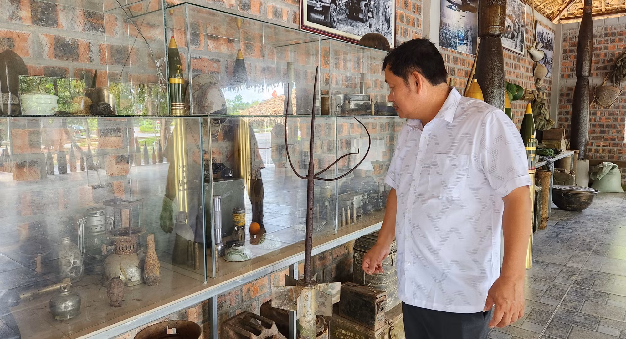 Độc đáo ngôi nhà “bom” lưu giữ ký ức chiến tranh ở Quảng Trị -0