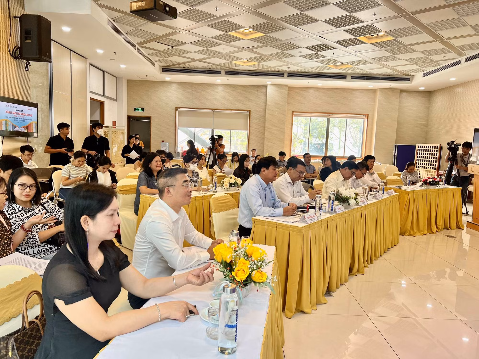 Tuần lễ Sách của Người làm báo -0