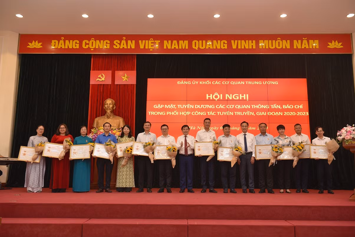Biểu dương cơ quan báo chí, nhà báo tích cực phối hợp công tác tuyên truyền của Đảng bộ Khối các cơ quan Trung ương -0