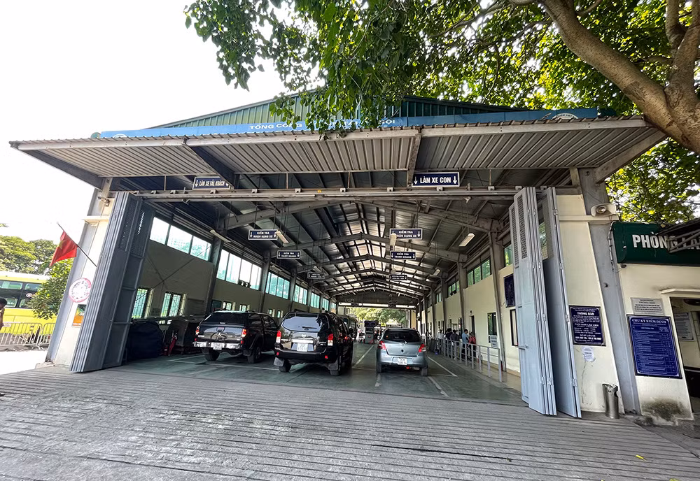Nhiều trung tâm đăng kiểm… chờ xe -0
