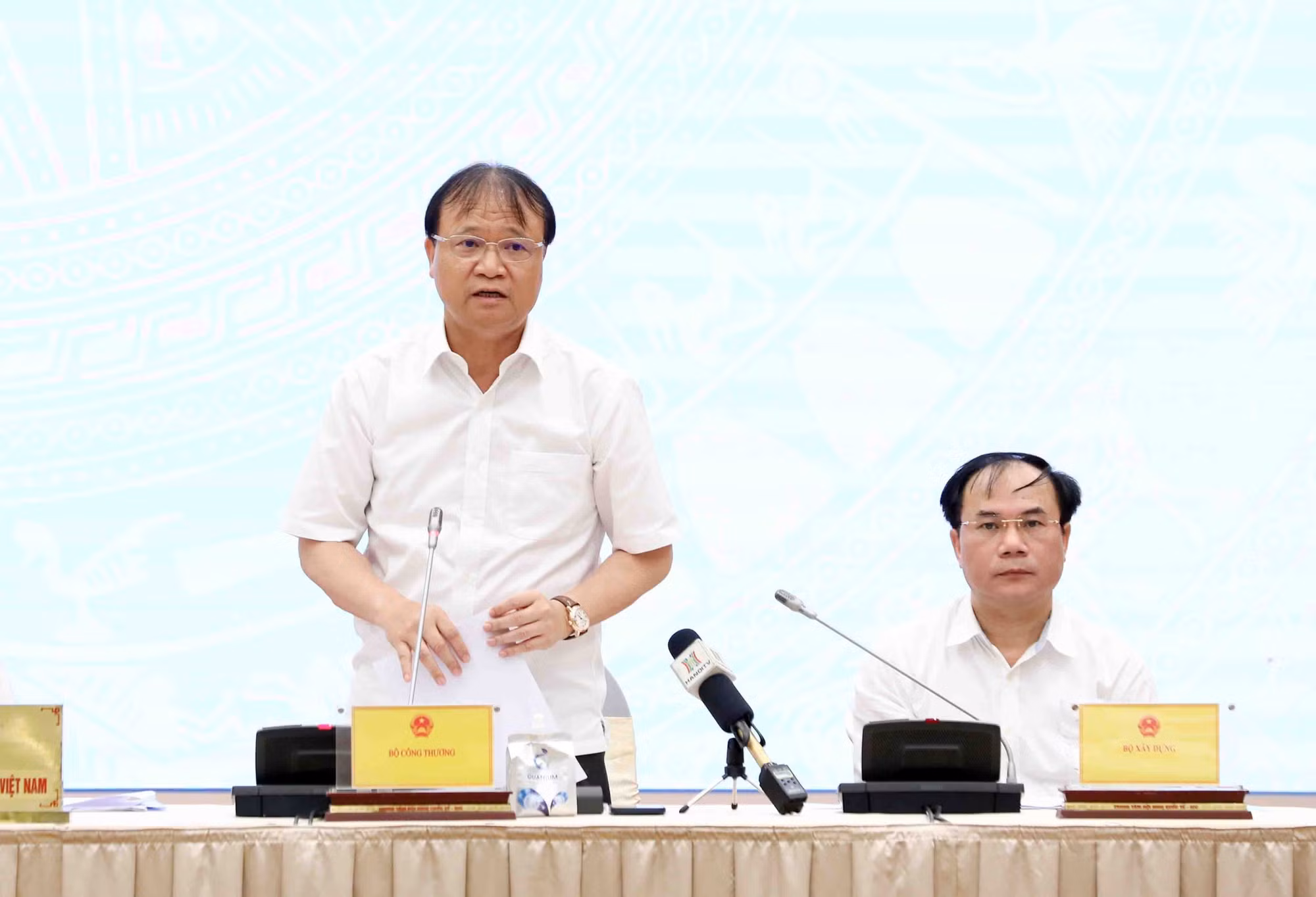 Dân bức xúc cò mồi trục lợi dự án nhà ở xã hội, Thứ trưởng Bộ Xây dựng nói gì? -0