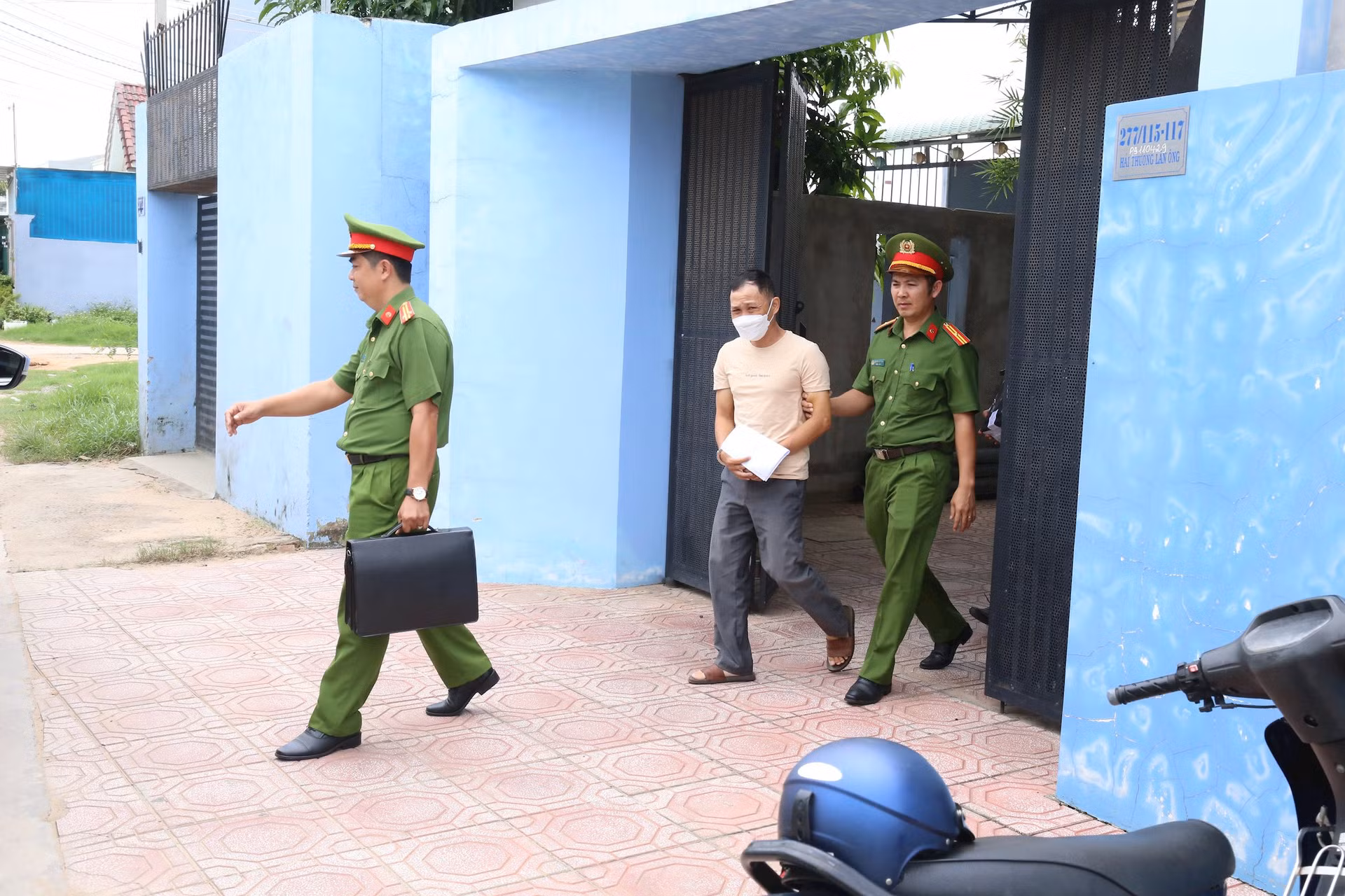 Khởi tố, bắt tạm giam nguyên Chủ tịch, kế toán xã và một giám đốc công ty xây dựng -0