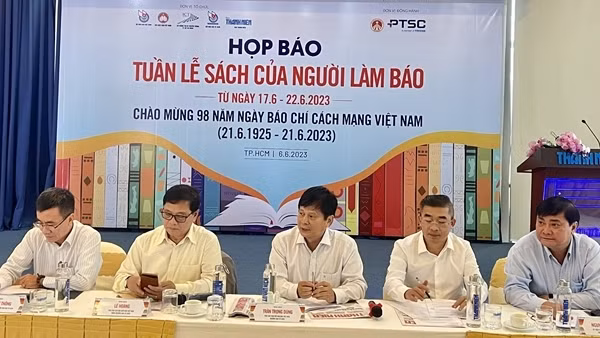 Tuần lễ sách của người làm báo