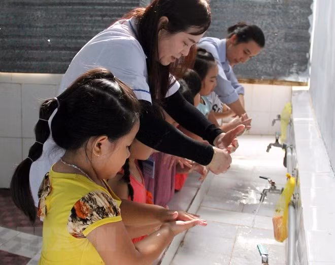 Xuất hiện chủng virus gây bệnh tay chân miệng nặng, Bộ Y tế yêu cầu khẩn trương phòng dịch -0