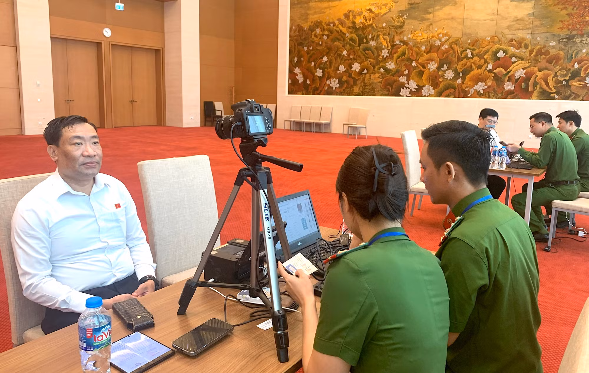 Đại biểu Quốc hội được cấp định danh điện tử ngay tại nơi diễn ra kỳ họp -0