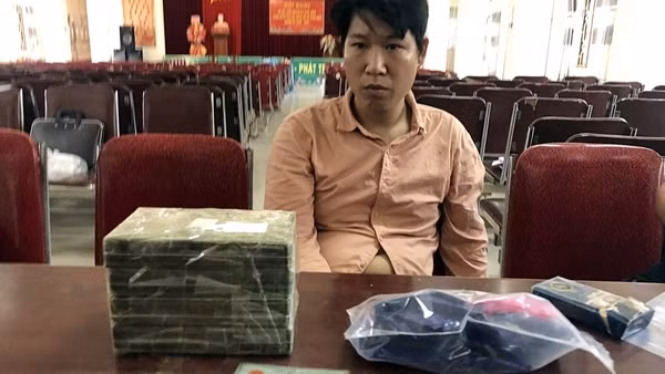 Khởi tố đối tượng mua bán 4 bánh heroin, gần 2.000 viên ma túy tổng hợp