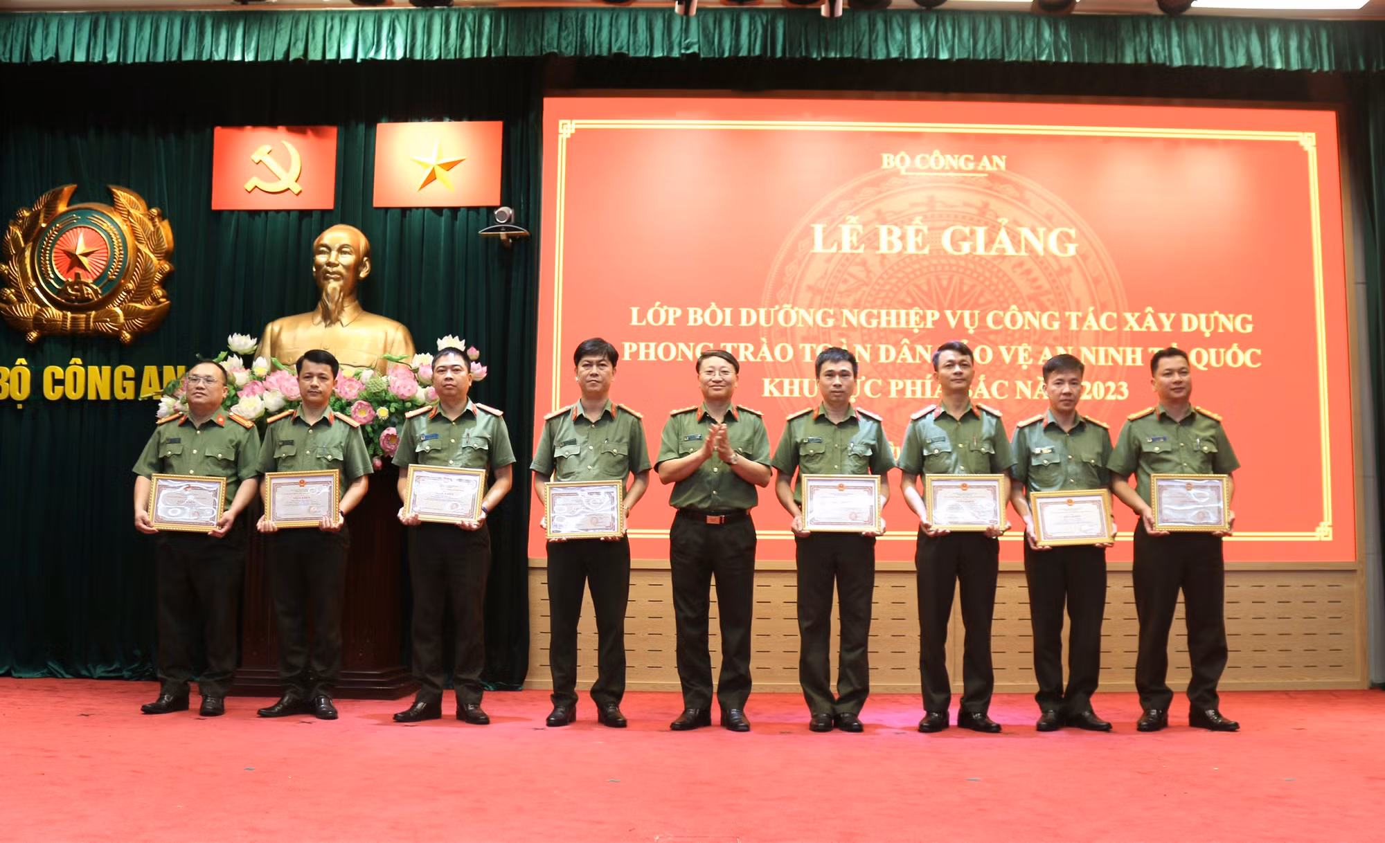 Bế giảng lớp bồi dưỡng nghiệp vụ công tác xây dựng phong trào toàn dân bảo vệ ANTQ khu vực phía Bắc -0