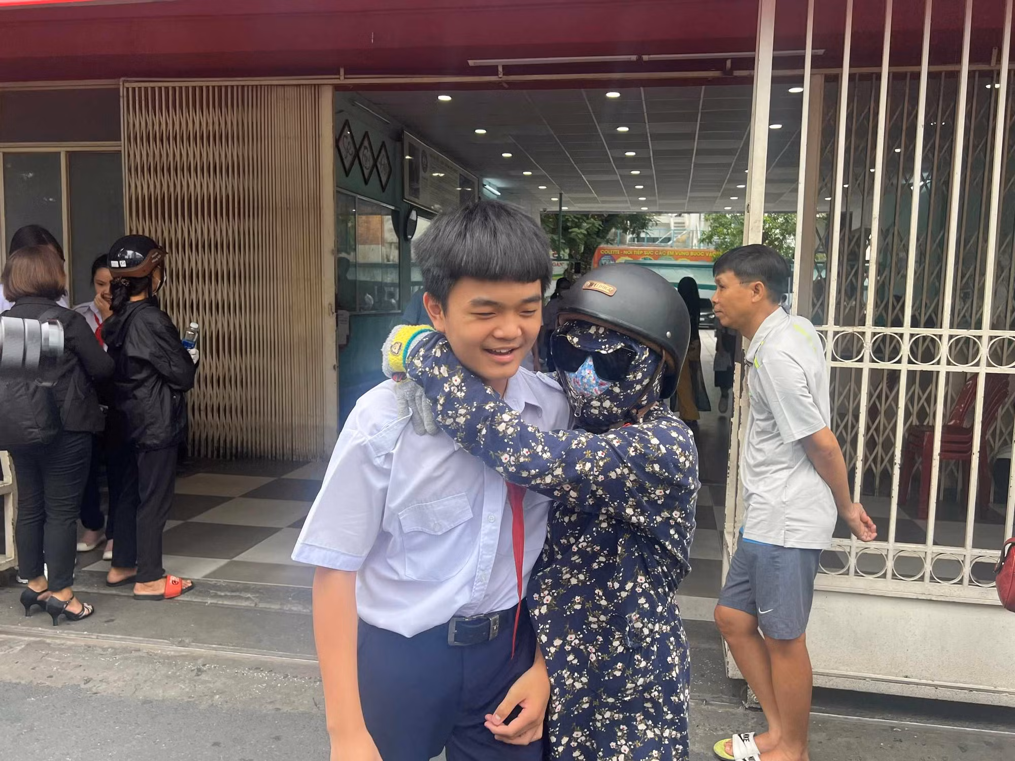 Thí sinh tại TP Hồ Chí Minh phấn khởi sau khi thi môn Ngữ văn vào lớp 10 -0