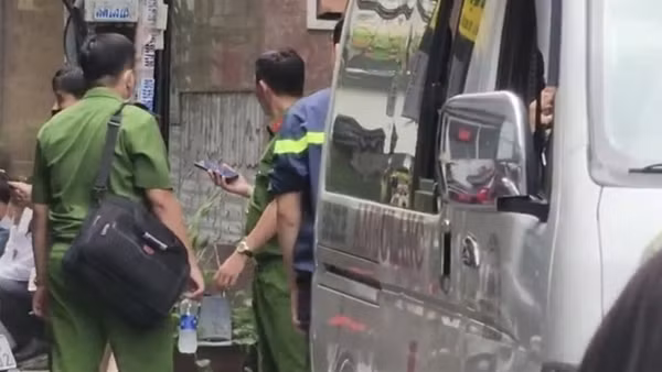 Bị điện giật tử vong khi đang lắp đặt bồn nước