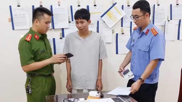 Tên trộm nghiện game đi "khoắng" hàng loạt điện thoại xịn