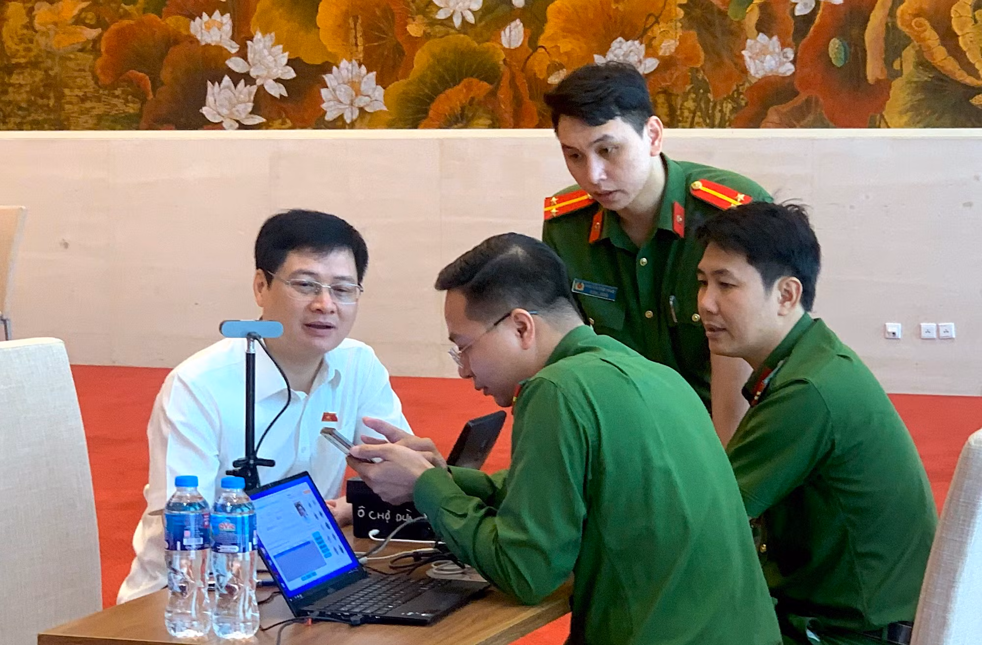 Đại biểu Quốc hội được cấp định danh điện tử ngay tại nơi diễn ra kỳ họp -0