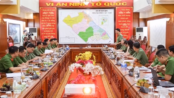 Trao đổi kinh nghiệm thực hiện Nghị quyết 12 của Bộ Chính trị và Đảng ủy Công an trung ương