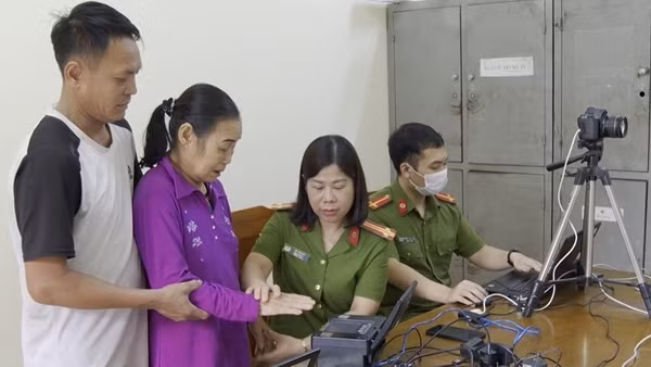 Nữ Đội trưởng góp phần vào chuyển đổi số quốc gia
