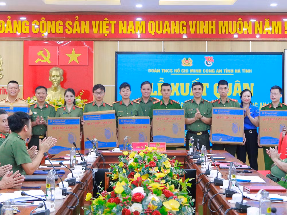 Xuất quân triển khai phong trào “Ngày cuối tuần làm Công an xã” -0