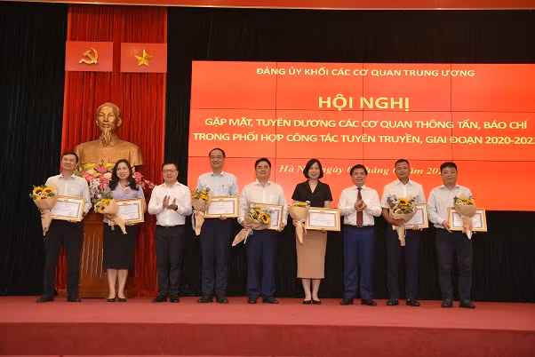Biểu dương cơ quan báo chí, nhà báo tích cực phối hợp công tác tuyên truyền của Đảng bộ Khối các cơ quan Trung ương -0