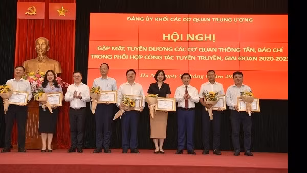 Biểu dương các cơ quan báo chí, nhà báo tích cực trong công tác tuyên truyền