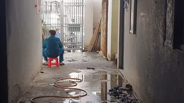 Ghen tuông đốt phòng trọ khiến 7 người bị bỏng nặng