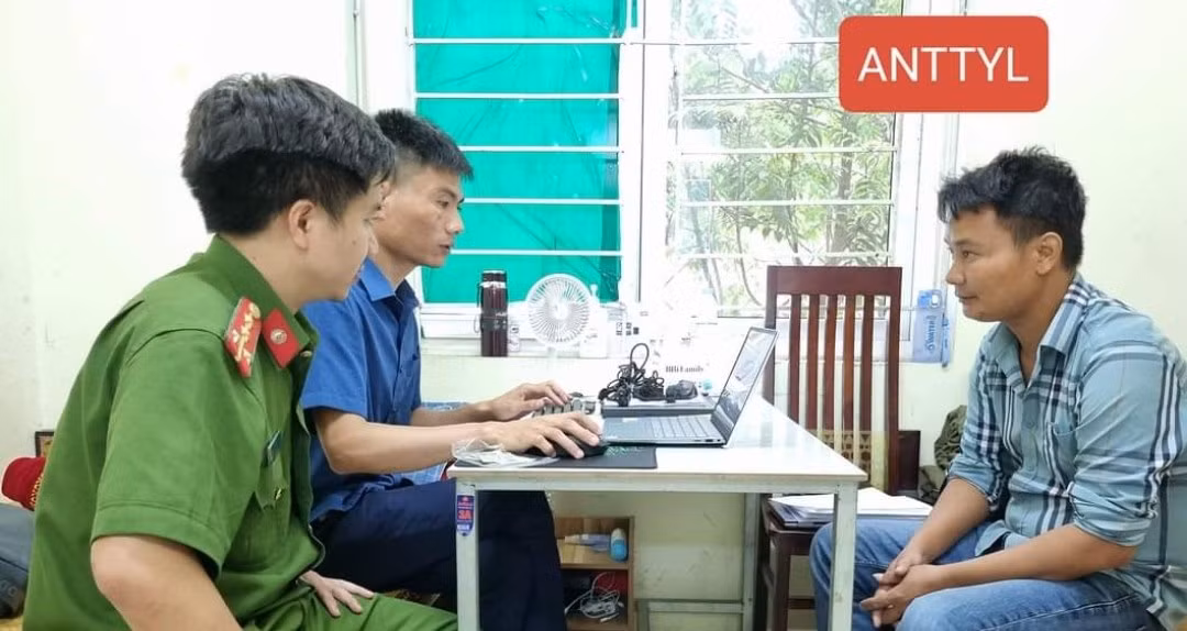 Tránh bị kiểm tra, đối tượng lạng lách va vào đồng chí CSGT đang làm nhiệm vụ -0